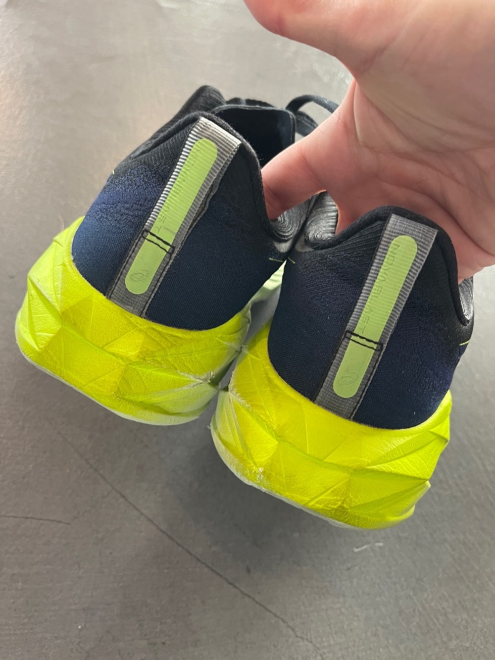 ASICS Black with Neon Yellow Running Shoes Novablast 4 Mens 7 EUR 40 - Picture 6 of 8
